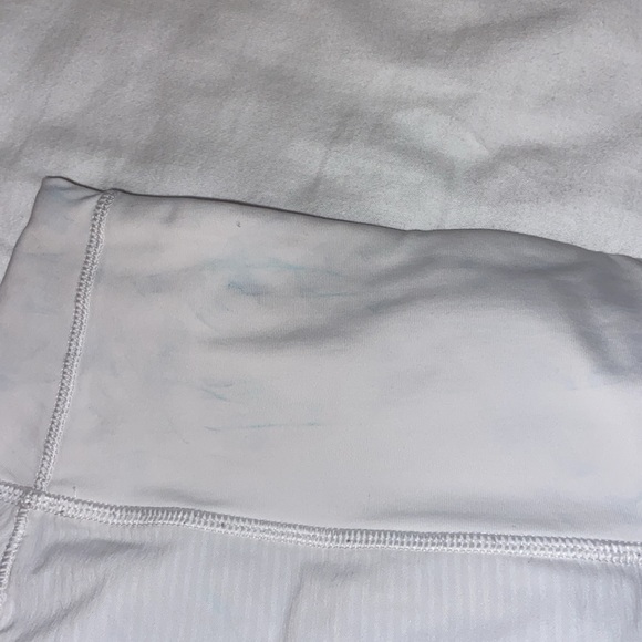 Lululemon White Speed Up Mid-Rise Short - Picture 3 of 5